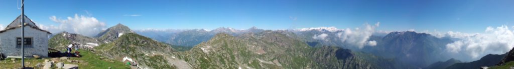 Panoramica a 180 gradi dal monte Camino